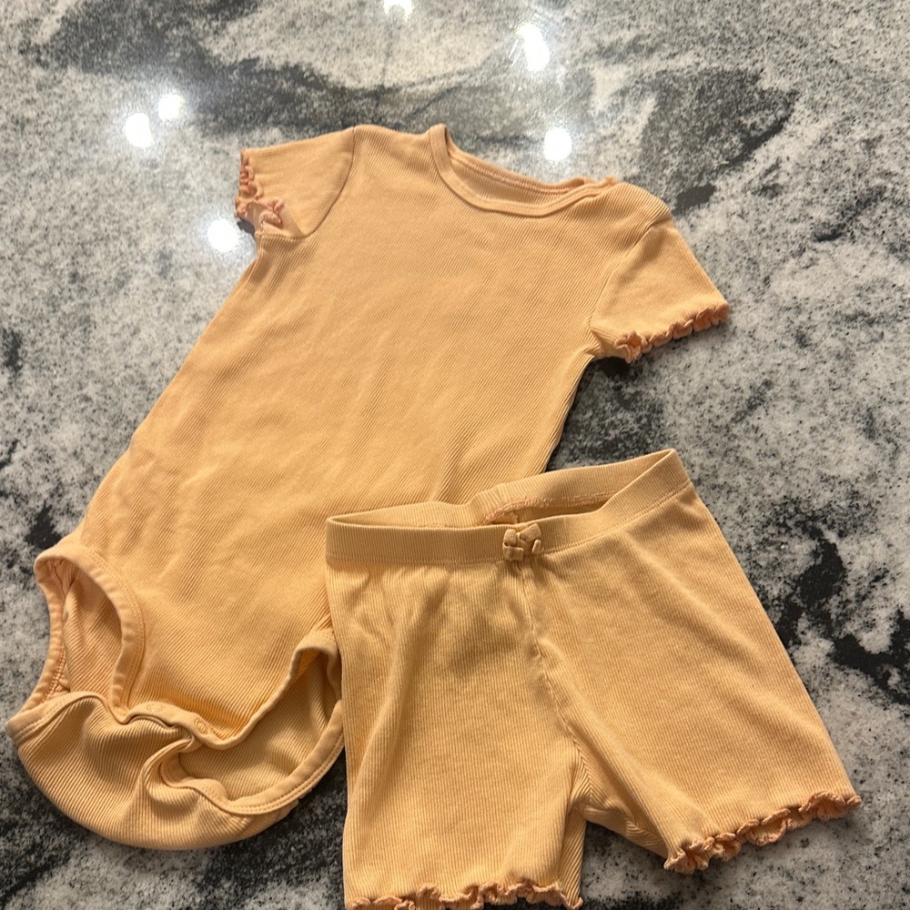 H&M Organic Cotton Peach Ribbed matching set biker shorts‎ short sleeve shirt 4T